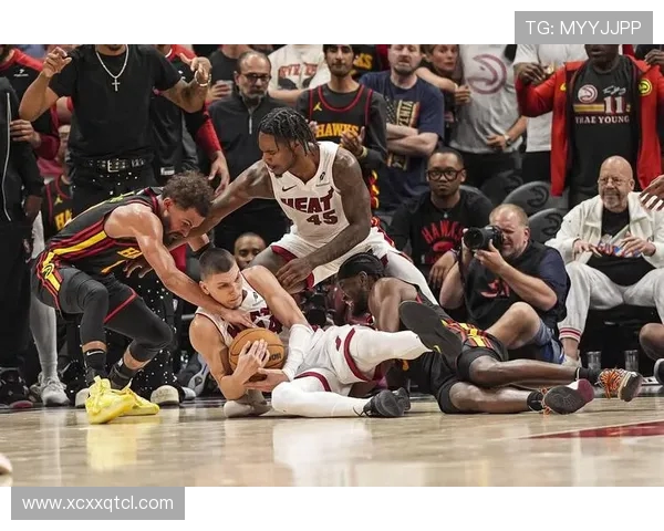 2011年NBA季后赛公牛对阵老鹰第六场激战回顾与精彩瞬间分析