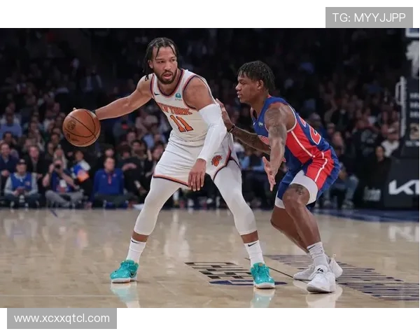 尼克斯与大老鹰激战正酣球迷期待精彩对决与绝妙表现